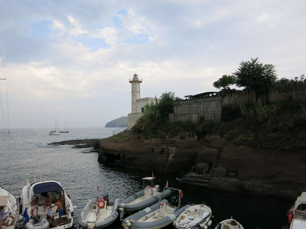 Kleine Bucht im Zentrum des Ortes Ventotene